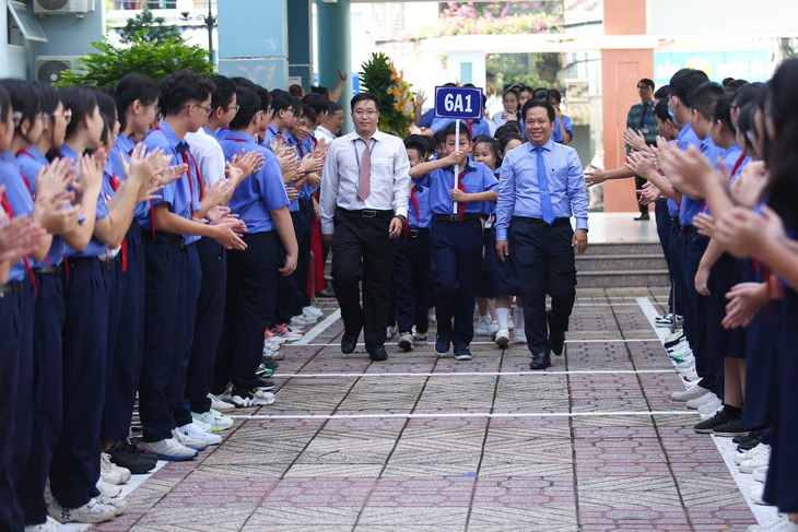 Hơn 23 triệu học sinh cả nước khai giảng năm học mới - Ảnh 1.