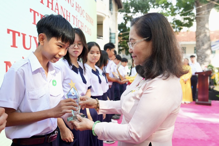 Hơn 23 triệu học sinh cả nước khai giảng năm học mới - Ảnh 5.