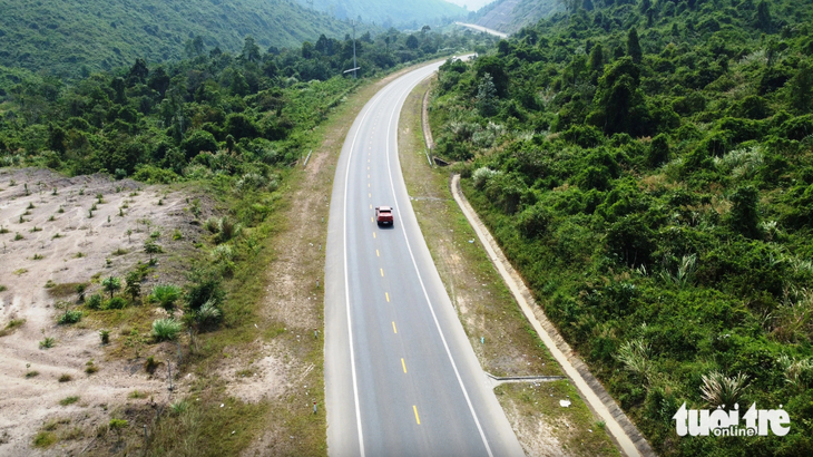 Giải pháp nào để hạn chế tai nạn trên cao tốc Cam Lộ - La Sơn và La Sơn - Hòa Liên? - Ảnh 1.