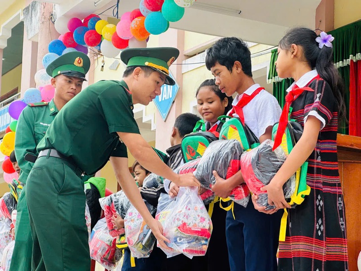 Hơn 23 triệu học sinh cả nước khai giảng năm học mới - Ảnh 17.