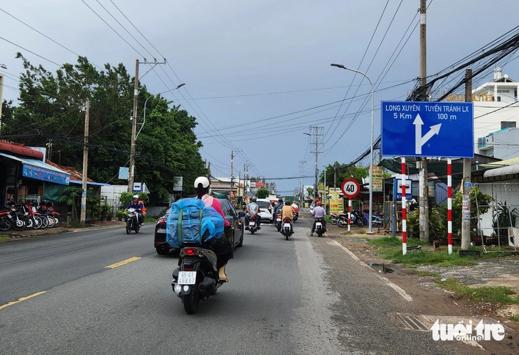 Làm gì để hạn chế tai nạn giao thông trên đường tránh TP Long Xuyên? - Ảnh 3.