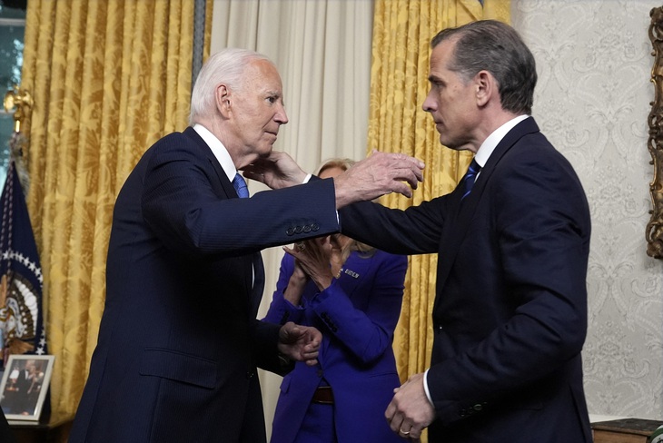 Mức án 42 năm tù lơ lửng trên đầu ông Hunter Biden - con trai đương kim tổng thống Mỹ - Ảnh 3.