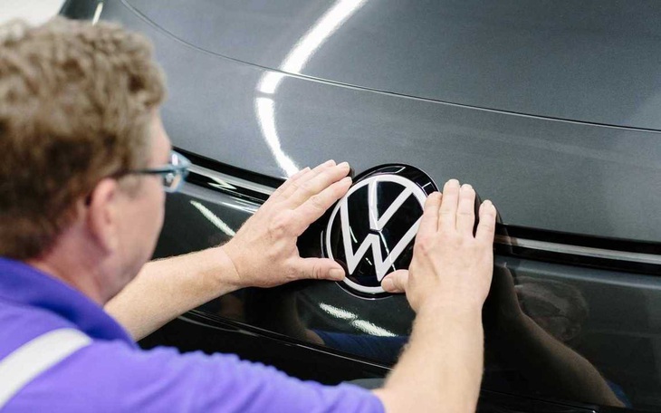 Công nhân của Volkswagen ở Đức đình công - Ảnh 2.