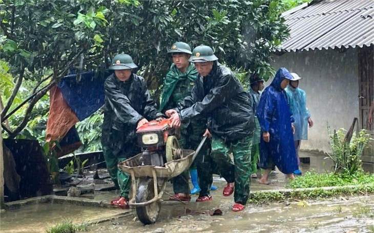 Toàn bộ đất tỉnh Yên Bái bão hòa ẩm, sạt lở xảy ra bất cứ lúc nào - Ảnh 2.