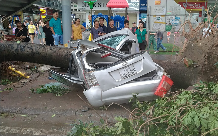 Sau bão số 3: người dân Quảng Ninh bật khóc nhìn tài sản mất trắng trôi theo dòng nước - Ảnh 14.