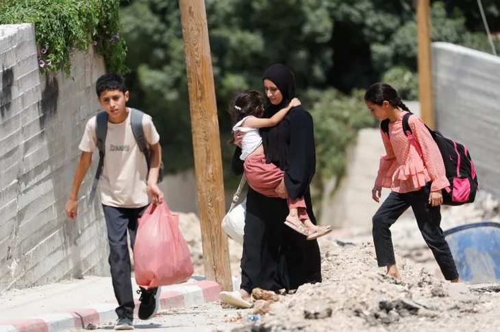 Trẻ em ở Gaza: rụng tóc, bỏ ăn, ngừng nói vì khủng hoảng tâm lý trầm trọng - Ảnh 4.