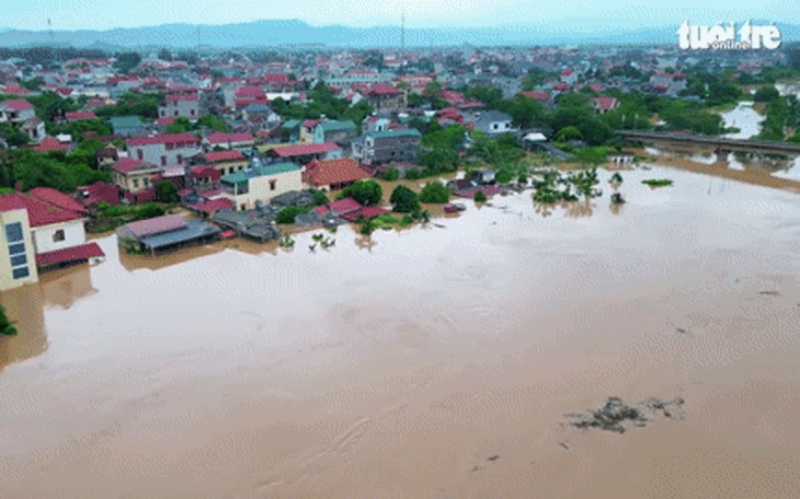 Thủ tướng: Tập trung cứu hộ cứu nạn vụ sập nhịp cầu Phong Châu, sơ tán dân khỏi vùng nguy cơ sạt lở - Ảnh 2.