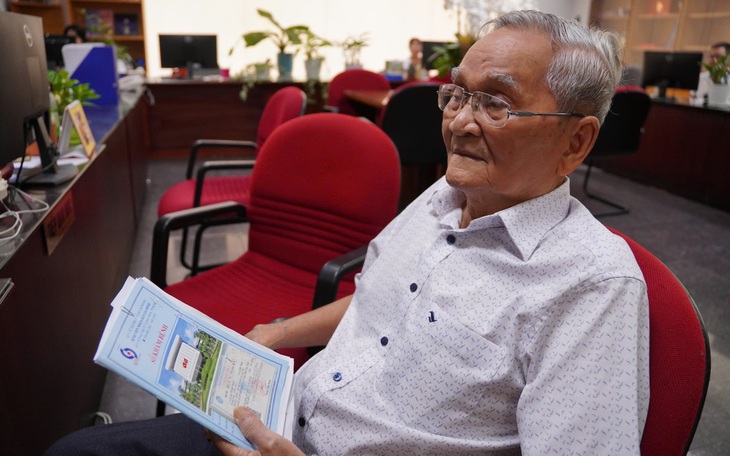 Đồng rau tan nát, siêu thị tăng cung - Ảnh 2.