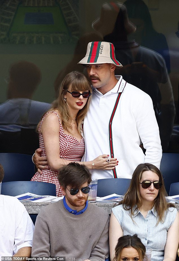 Taylor Swift và bạn trai 'tình bể bình' đập tan tin đồn - Ảnh 1.
