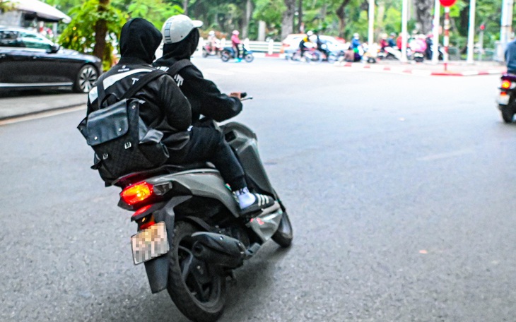 Bị cảnh sát giao thông ‘tuýt còi’, người vi phạm ngơ ngác nói chưa biết tăng mạnh mức phạt - Ảnh 11.