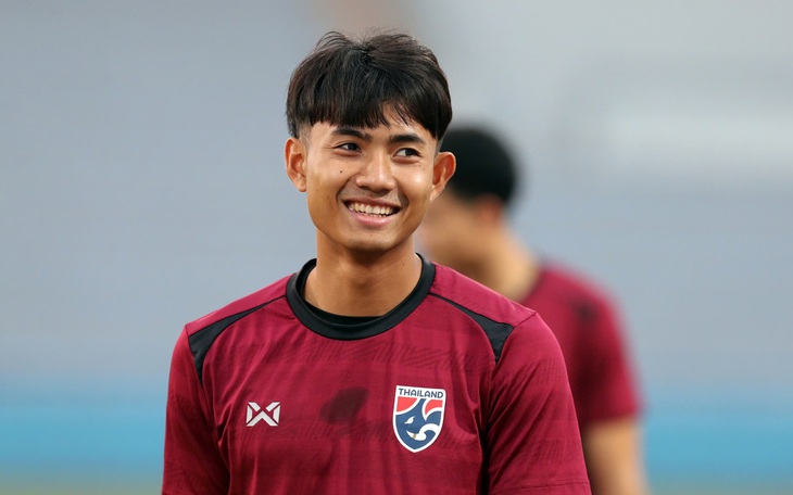Cầu thủ Thái Lan đi cà phê giữa trưa trước trận chung kết ASEAN Cup 2024 - Ảnh 2.