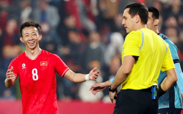 Trọng tài VAR ở V-League có vấn đề? - Ảnh 2.