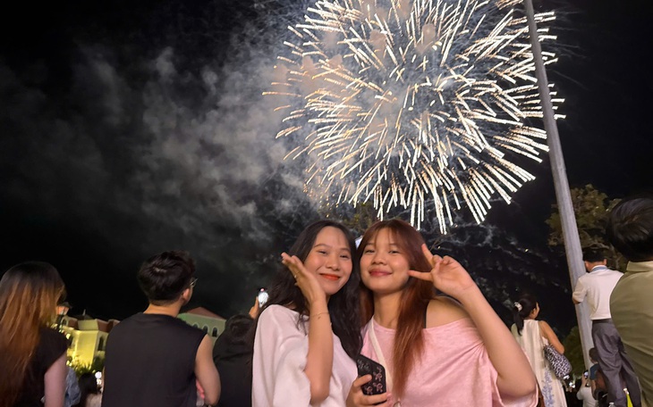 Bữa cơm đầu tiên trong căn nhà mới ở Làng Nủ gây xúc động cầu truyền hình đón năm mới - Ảnh 11.