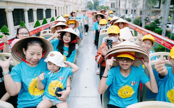 Tàu metro số 1 được rửa tự động, chỉ 15 phút mỗi đoàn - Ảnh 4.