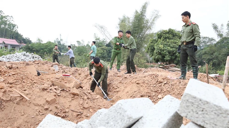 Thủ tướng phê bình 2 bộ và 9 địa phương chậm trễ trong công tác nhà tạm, nhà dột nát - Ảnh 2.