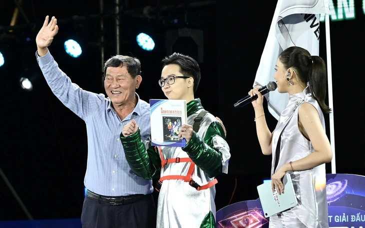 Nữ sinh 20 tuổi trở thành quán quân 'Vũ trụ đồng tiền 2025', nhận giải thưởng 1 tỉ đồng- Ảnh 2.