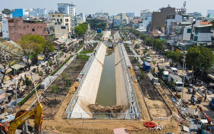 Khơi thông gần 1km kênh Hàng Bàng, trả lại hình hài con kênh bồi lắng - Ảnh 6.