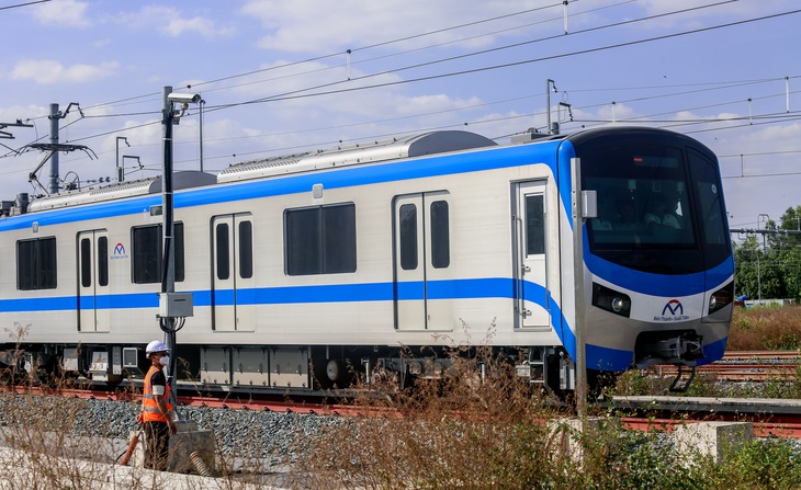 Cận cảnh hệ thống rửa tàu tự động tuyến metro số 1 - Ảnh 4.