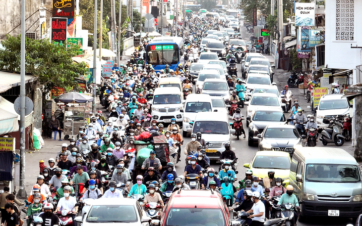 Nửa tháng thực hiện Nghị định 168, tình hình trật tự, an toàn giao thông chuyển biến rõ rệt - Ảnh 2.