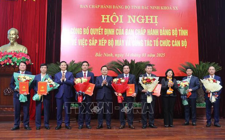 Một huyện có 39 công chức, viên chức xin nghỉ hưu trước tuổi - Ảnh 2.