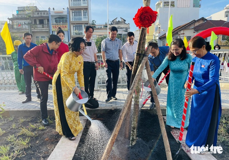 Khơi thông kênh Hàng Bàng, trả lại hình ảnh dòng kênh một thời sầm uất - Ảnh 3.