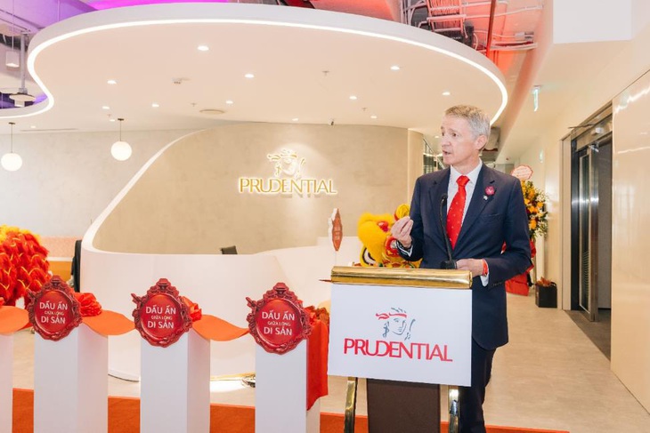 Prudential replicates customer care center model at Lotte Mall Tay Ho - Photo 2.