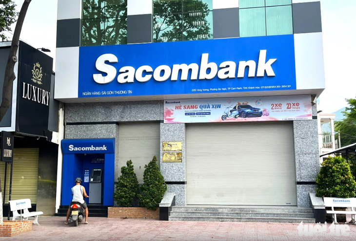 Vì sao tạm ngưng phiên tòa xét xử vụ khách hàng đòi 46,9 tỉ đồng tiền gửi tại Sacombank? - Ảnh 1.