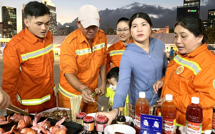 Bịn rịn rời TP.HCM về quê đón Tết trên chuyến tàu mùa xuân - Ảnh 5.