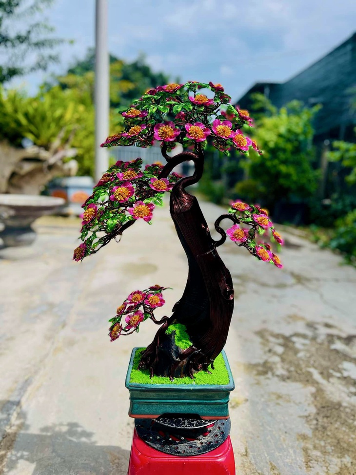 Bonsai dây nhôm xuống chợ Tết, đẹp hút hồn khách mua - Ảnh 7.