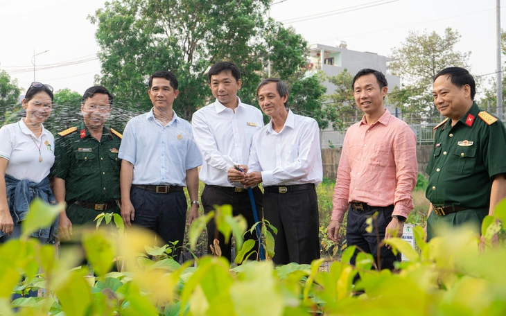 1.000 người đi bộ gây quỹ biển đảo trên đường Hoàng Sa, Trường Sa - Ảnh 2.