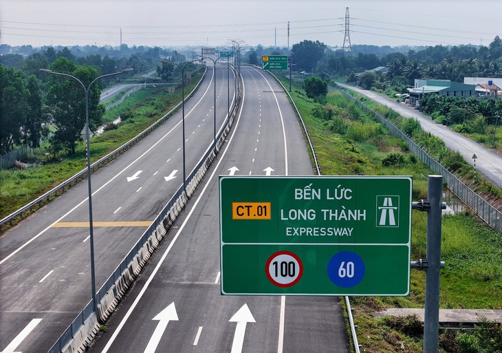 Ngày mai 24 Tết, thông xe hai đoạn cao tốc Bến Lức - Long Thành - Ảnh 1.