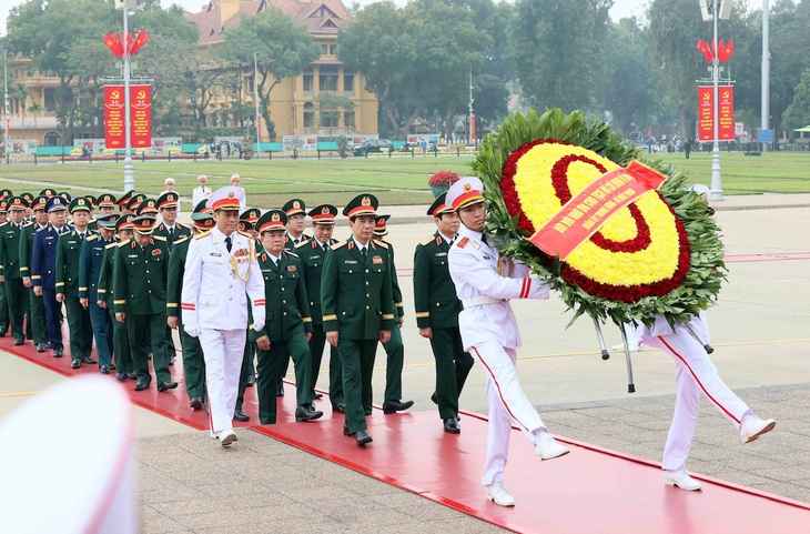 Lãnh đạo Đảng, Nhà nước vào Lăng viếng Chủ tịch Hồ Chí Minh - Ảnh 4.