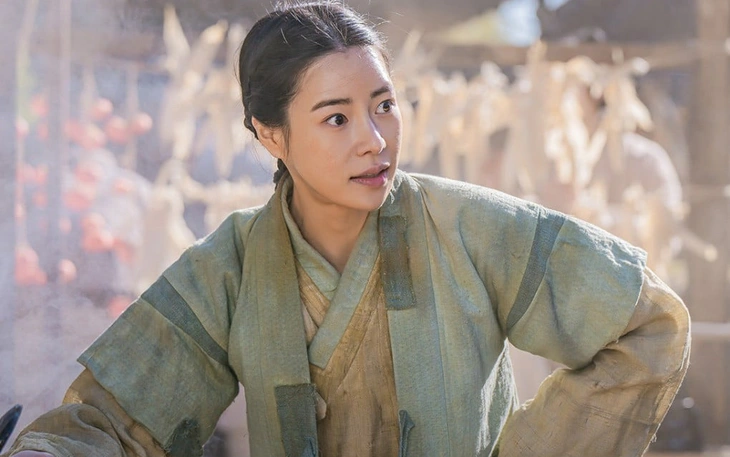 My Royal Nemesis lăm le soán ngôi Perfect Crown, Lim Ji Yeon diễn như lên đồng - Ảnh 6.