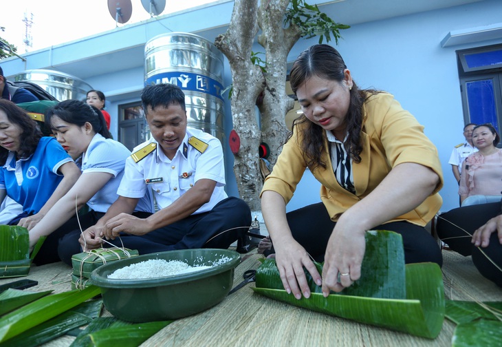 Tết của những người lính hải quân trên vùng biển đảo Tây Nam - Ảnh 7.