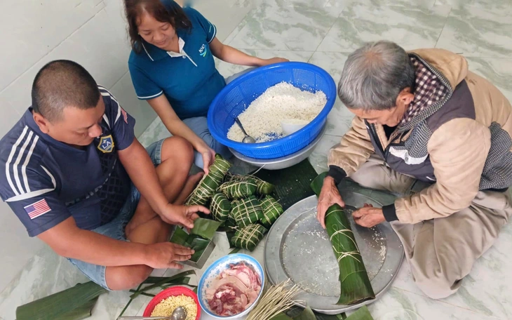 Những người ở lại ăn Tết thành phố - Ảnh 4.