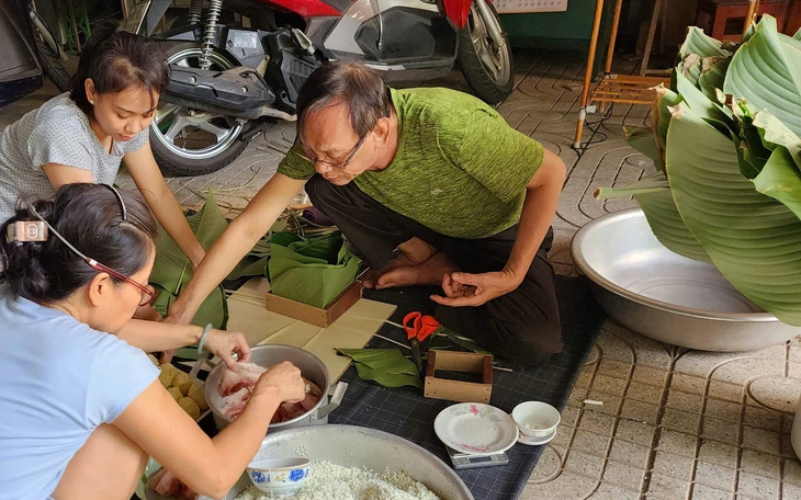 Ăn cơm với trái cây: món ngon ‘nhức nách’ hay từ thói quen lao động? - Ảnh 3.