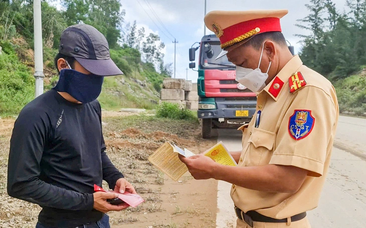 Nộp phạt nguội, lỗi chưa xóa, chủ xe chạy ngược chạy xuôi - Ảnh 5.