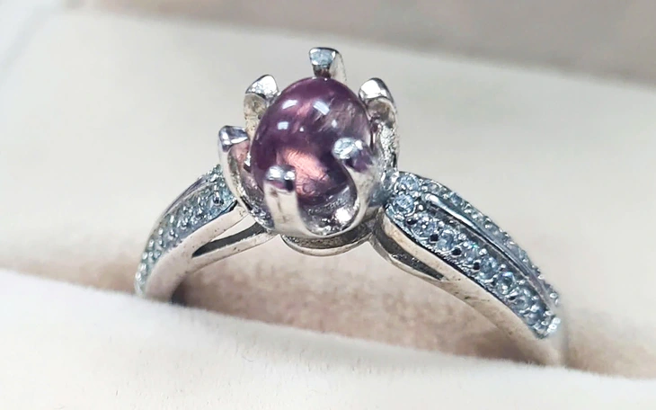 Thành phố ở Nhật 'chơi lớn' tặng đá quý cho trẻ sơ sinh, có cả kim cương - Ảnh 2.