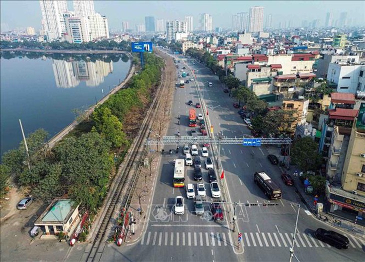 Chùm ảnh: Du xuân chấp hành nghiêm tín hiệu giao thông - Ảnh 2.