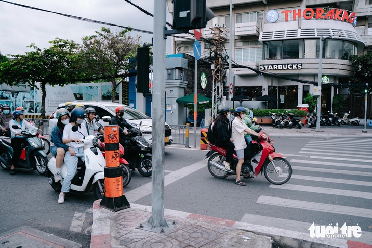 Phạt nặng vi phạm giao thông để xây dựng nếp sống văn minh - Ảnh 1.