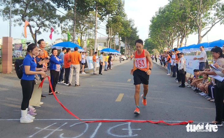 200 người không đăng ký tham gia nhưng vẫn chạy đồng hành cùng 650 vận động viên - Ảnh 3.