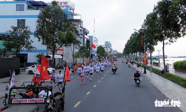 200 người không đăng ký tham gia nhưng vẫn chạy đồng hành cùng 650 vận động viên - Ảnh 4.