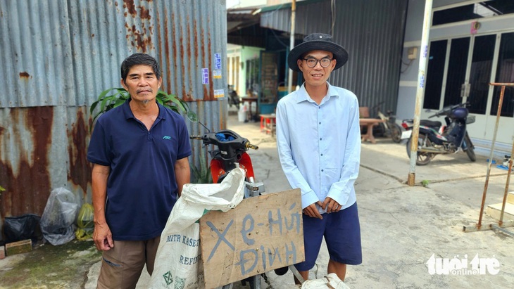 Anh ve chai tự nguyện hút đinh dọc quốc lộ 1 từ TP.HCM về Long An - Ảnh 5.