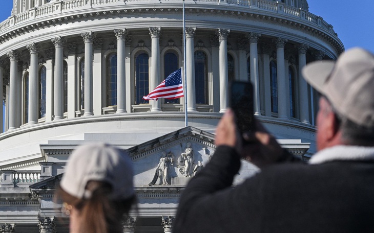 Ẩn ý thâm sâu của ông Biden khi trao Huân chương Tự do cho ông Kennedy  - Ảnh 2.