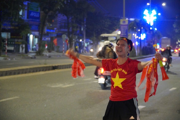 Cổ động viên cả nước 'đi bão' mừng Việt Nam vô địch ASEAN Cup 2024 - Ảnh 56.