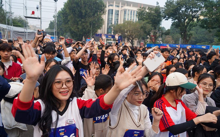 'Anh trai' Quốc Anh và 3.000 sinh viên cùng 'đua' ngày hội sức trẻ sinh viên  - Ảnh 10.