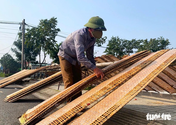 Làng bánh đa nem truyền thống chạy đua sản xuất hàng Tết - Ảnh 3.