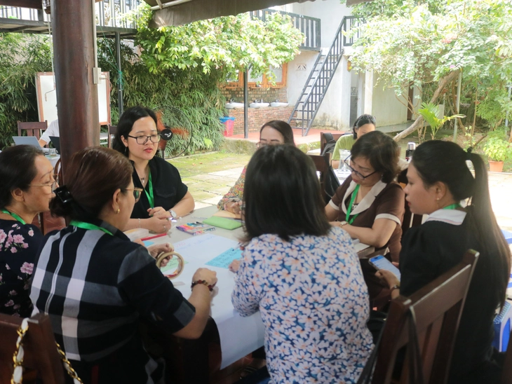 Cô gái từng được báo Tuổi Trẻ tiếp sức đến trường, nay đi qua 40 nước, giúp đỡ người nghèo - Ảnh 3.