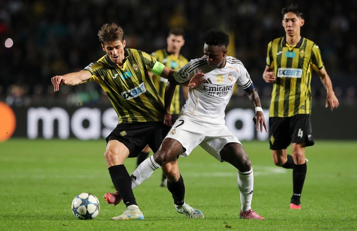 Xabi Alonso lên tiếng về phản ứng của Vinicius khi rời sân ở Champions League - Ảnh 1.