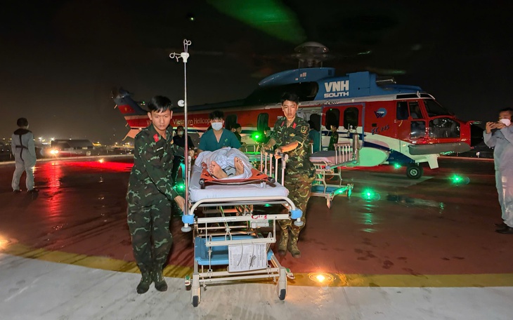 Thực hiện thành công ca phẫu thuật mở khoang lồng ngực đầu tiên tại Bệnh xá đảo Trường Sa - Ảnh 2.